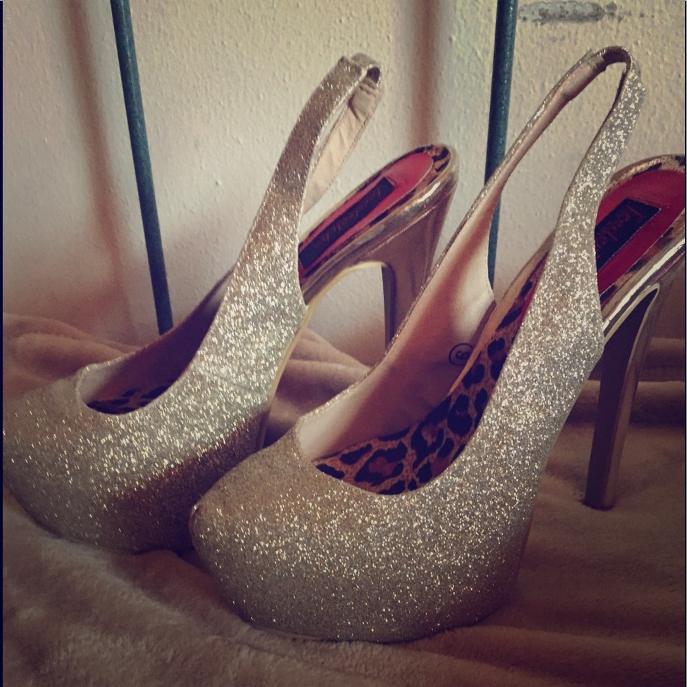 Brand NEW gold rhinestone “bling” pumps size 6!!